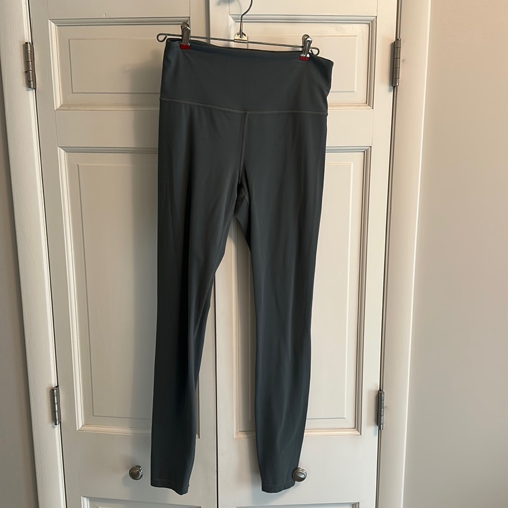 Athleta Ultra High Rise Elation Tight - size MT